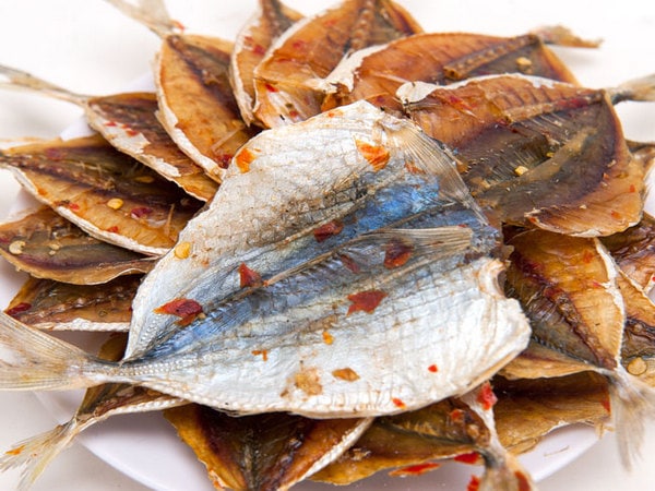 Nằm mơ thấy cá khô lành hay dữ đánh con gì đại cát đại lộc?