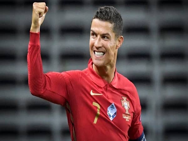 Cristiano Ronaldo - Vua phá lưới nhiều nhất các thời kỳ 