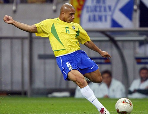 Top 3: Roberto Carlos với vận tốc kinh điển 137 km/h.