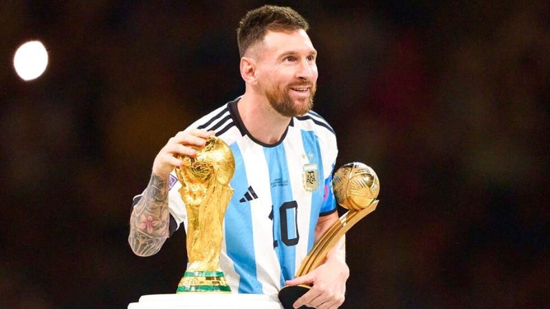 Messi là cầu thủ duy nhất sở hữu 2 QBV World Cup