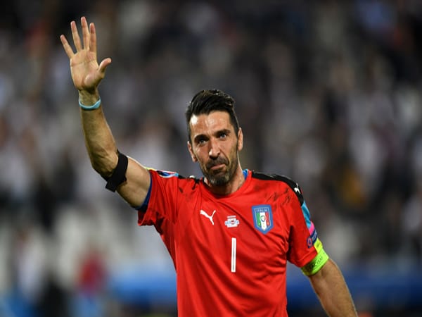 Thủ môn huyền thoại - Gianluigi Buffon (Ý)