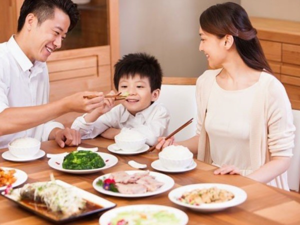 Điềm báo hên xui như nào khi nằm mơ thấy ăn cơm?