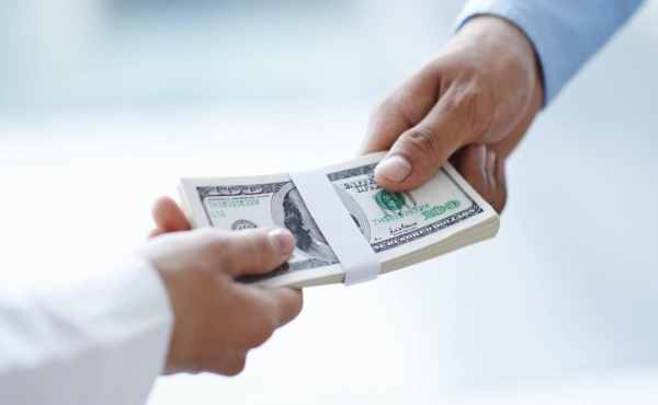 Mơ có người cho tiền là điềm lành hay báo hiệu xui?