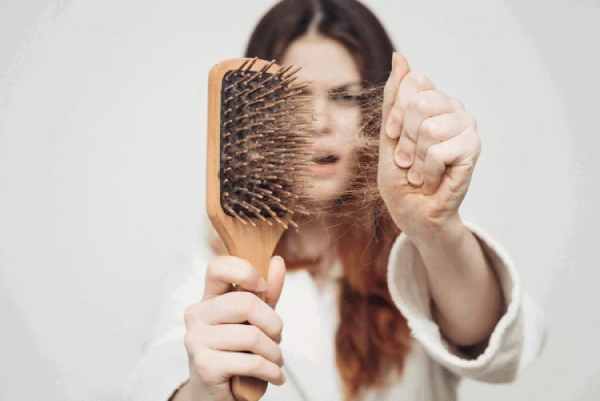 Mơ thấy rụng tóc: Sức khỏe hay tiền tài suy giảm?