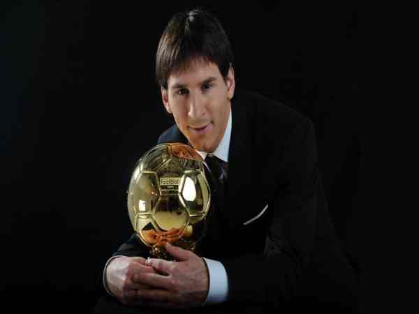 Lionel Messi nhận Quả bóng Vàng đầu tiên