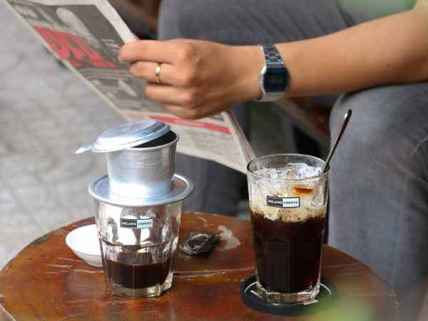 Mơ thấy pha cà phê cho người khác uống