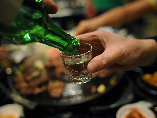 Mộng mị thấy uống rượu ở quán sang trọng