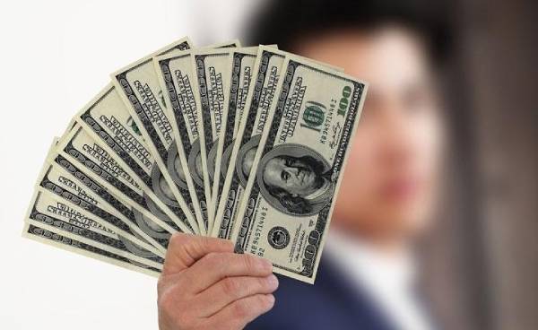 Luận giải giấc chiêm bao thấy cho hoặc nhận tiền giấy