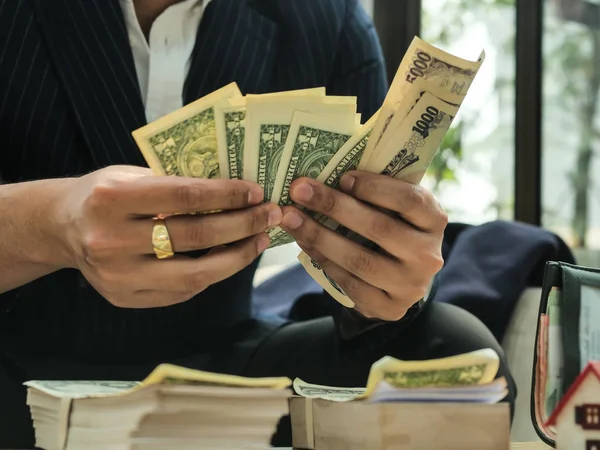 Mơ thấy đếm tiền lẻ