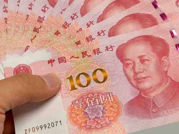 Mơ thấy người khác đưa cho mình tiền Trung Quốc