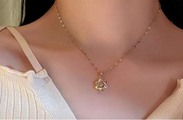 Mơ thấy đeo dây chuyền vàng