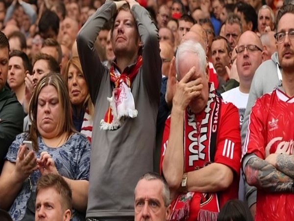 1973–1974 đạt hạng Nhì tại Old Trafford