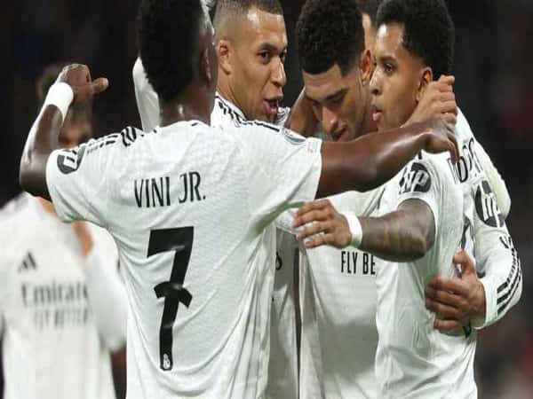 Tham vọng vươn tầm hay đánh mất bản sắc? Lý do fan bóng đá chia phe