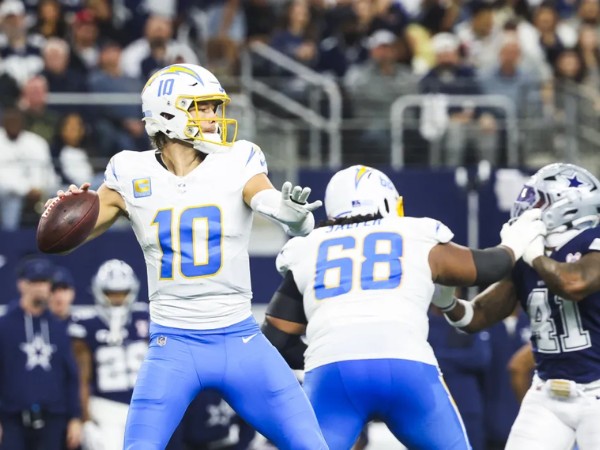 Pha cản phá quyết định giúp Chargers giữ lợi thế dẫn điểm