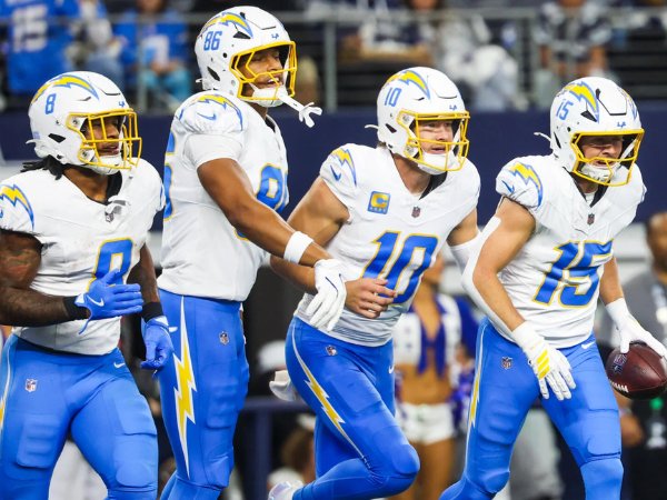 Phòng ngự hiệu quả giúp Chargers tiến gần tấm vé Playoff