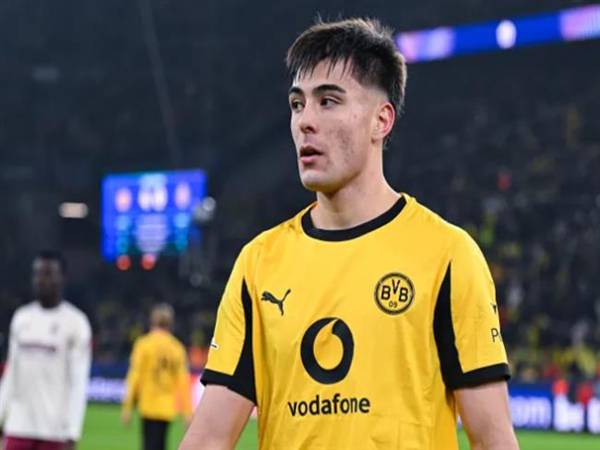 Tin Chelsea: The Blues gọi trung vệ Aaron Anselmino trở lại