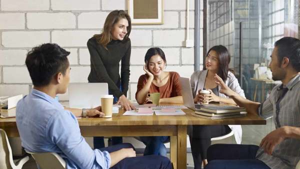 Ngủ mơ thấy bạn cũ giúp đỡ mình