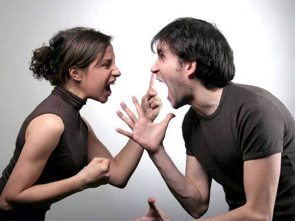 Mơ thấy chửi lộn với đồng nghiệp