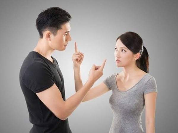 mơ thấy chửi lộn